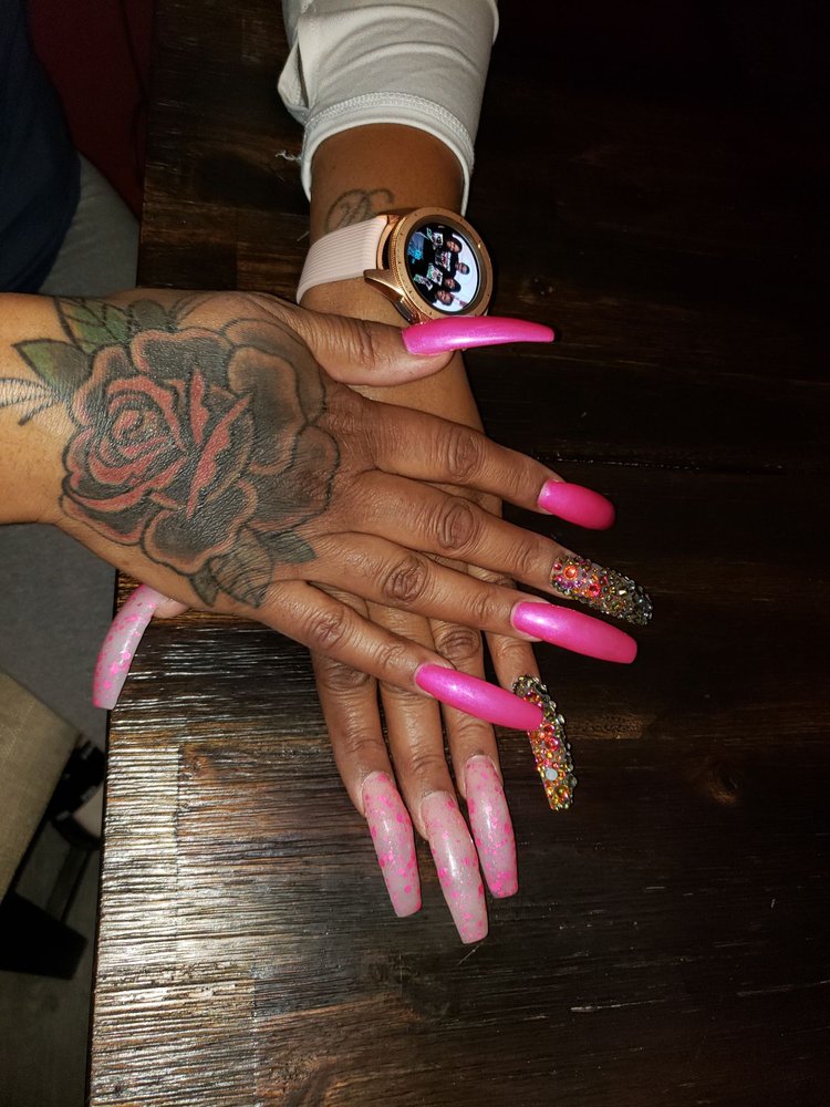 J & J Nails Logo