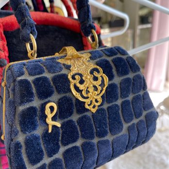 JOHNEVIEVE - The purse I got that I will cherish for life - Couriers & Delivery Services Near Me JOHNEVIEVE - The purse I got that I will cherish for life - Couriers & Delivery Services Near Me