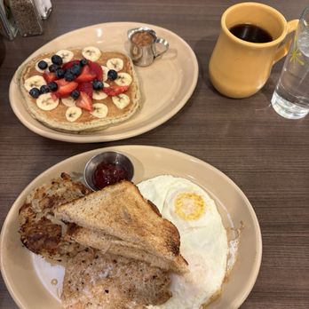 Snooze, an A.M. Eatery - The Snooze Classic* Protein GFF Pancakes Snooze House Blend Coffee - American Near Me - Scottsdale, Arizona