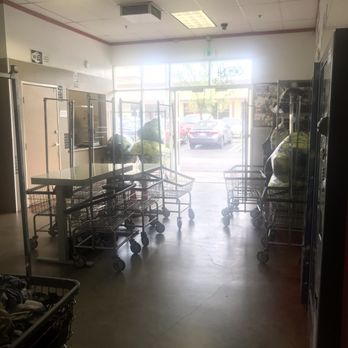 Burbank Laundry - Good amount of carts first thing in morning - Laundromat Near Me - Burbank, California Burbank Laundry - Good amount of carts first thing in morning - Laundromat Near Me - Burbank, California