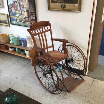 Riverview Antique Market - Antiques Near Me - Milwaukee, Wisconsin