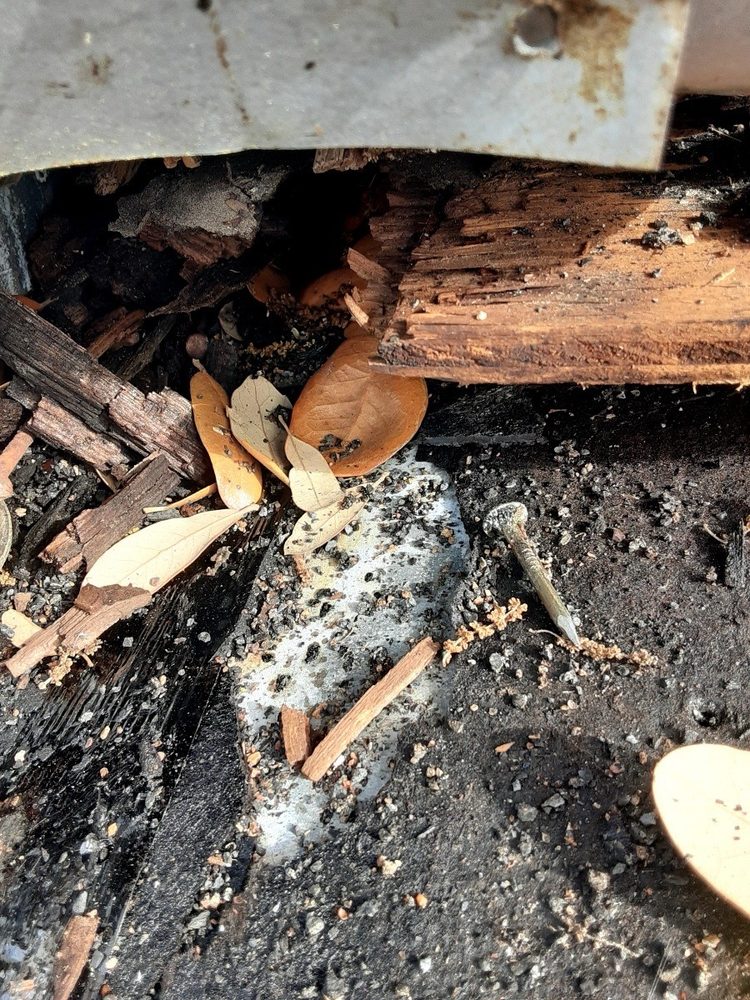 Slide of Leo's S & S Roofing