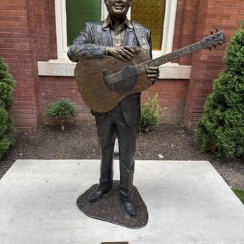 Nashville Adventures - George Straight Ryman auditorium - Historical Tours Near Me