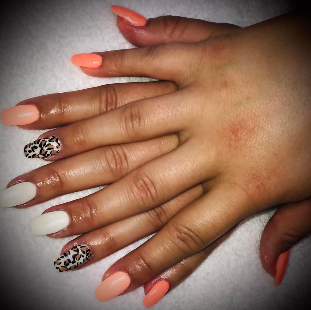Hippii Gypsii Nails Logo