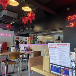 Xu Noodle Bar - Clean, bright interior