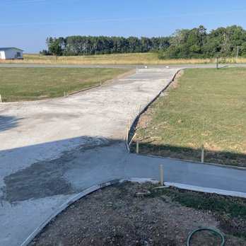 Legacy Construction - Next door neighbor's driveway after contractor poured concrete. - Masonry/Concrete Near Me - Wilkesboro, North Carolina Legacy Construction - Next door neighbor's driveway after contractor poured concrete. - Masonry/Concrete Near Me - Wilkesboro, North Carolina