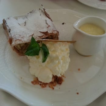 Café Central - Apfelstrudel mit Vanillasauce. Apple strudel with vanilla sauce! Get the sauce - Cafes Near Me - Vienna, 9 Café Central - Apfelstrudel mit Vanillasauce. Apple strudel with vanilla sauce! Get the sauce - Cafes Near Me - Vienna, 9