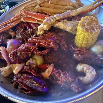 District 1 The Claw & Lounge - Crawfish, Tail on shrimp, snow crab boil - Lounges Near Me - Lubbock, Texas District 1 The Claw & Lounge - Crawfish, Tail on shrimp, snow crab boil - Lounges Near Me - Lubbock, Texas