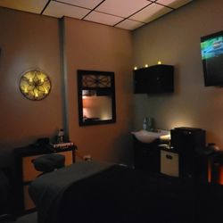 Cynthia Bradburn, LMT - Myofascial Kneads Massage - Massage room