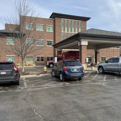 Elmhurst Clinic - Building from parking lot