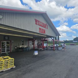 Williams Farm Stand - Front to the store