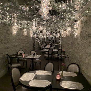 The Glitz - Tables - New American Near Me - Versailles, Kentucky