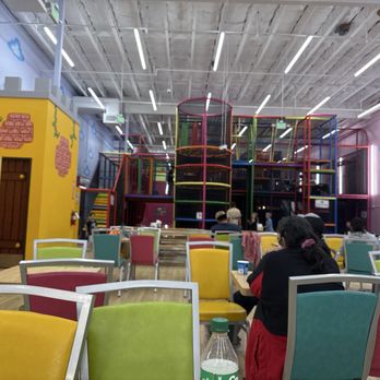 Kids Empire Gresham - Play structure and seating - Kids Activities Near Me - Gresham, Oregon
