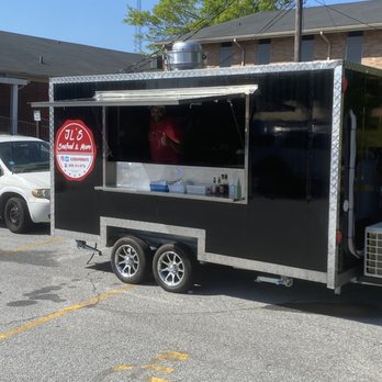 JL'S SEAFOOD - a food truck parked in a parking lot - Food Trucks Near Me JL'S SEAFOOD - a food truck parked in a parking lot - Food Trucks Near Me