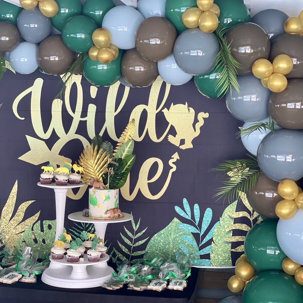 SoJo Creative Minds - Balloon Garland for dessert table - Floral Designers Near Me SoJo Creative Minds - Balloon Garland for dessert table - Floral Designers Near Me
