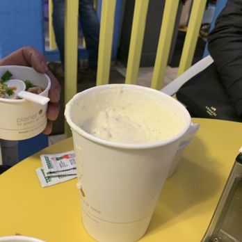 Splash Cafe - Quart size clam chowder - American Near Me - Pismo Beach, California Splash Cafe - Quart size clam chowder - American Near Me - Pismo Beach, California