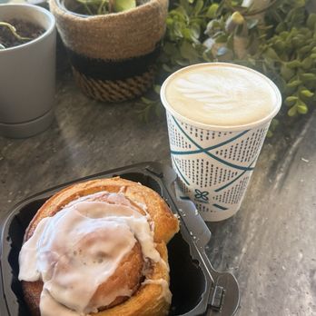 Bluebird Cafe - Warmed Cinnamon Roll & White Chocolate Peppermint Hot Latte - Cafes Near Me - Glenwood Springs, Colorado Bluebird Cafe - Warmed Cinnamon Roll & White Chocolate Peppermint Hot Latte - Cafes Near Me - Glenwood Springs, Colorado