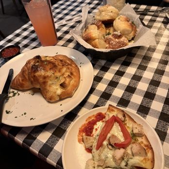 Ippolitos - Chicken pesto flatbread - Italian Near Me - Roswell, Georgia Ippolitos - Chicken pesto flatbread - Italian Near Me - Roswell, Georgia