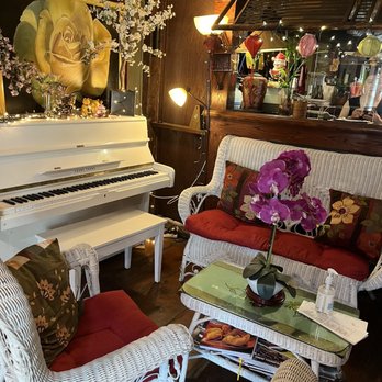 Saigon City - Piano, and a lot of stuff. - Thai Near Me - Old Saybrook, Connecticut Saigon City - Piano, and a lot of stuff. - Thai Near Me - Old Saybrook, Connecticut
