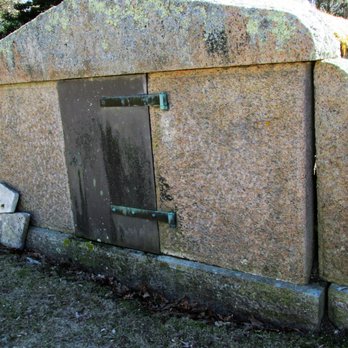 Lothrop Hill Cemetery - I wonder who or what is in there. - Funeral Services & Cemeteries Near Me - Barnstable, Massachusetts