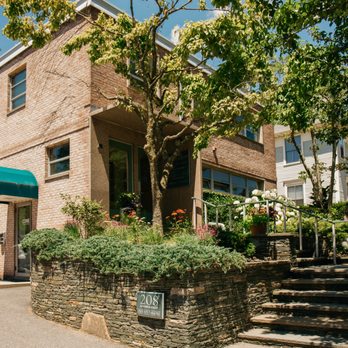 Zenkai Acupuncture - 208 Governor Street. Enter via the outside set of stairs, my suite door is inside the building on the right. Stair-free entrance available. - Acupuncture Near Me - White River Junction, Vermont