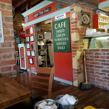 Maxine's Cafe & Bakery - Breakfast & Brunch Near Me - Bastrop, Texas