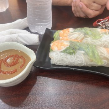 Chef Le's House - Spring rolls with peanut sauce - Chinese Near Me - Jarrell, Texas Chef Le's House - Spring rolls with peanut sauce - Chinese Near Me - Jarrell, Texas