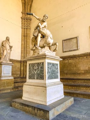 Loggia dei Lanzi by null