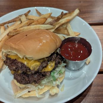 Puttery - Burger with fries - Cocktail Bars Near Me - New York, New York