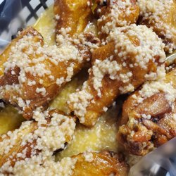 Eagle Hotel Restaurant & Bar - Golden garlic wings