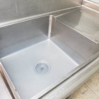 4D Commissary - Whelp, someone left that! And expects the next tenant to clean it because management doesn't care as long as they get their money. - Kitchen Incubators Near Me - Las Vegas, Nevada
