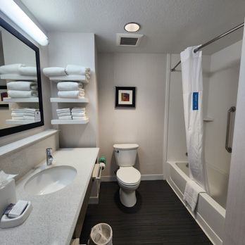 Hampton Inn & Suites Page - Lake Powell - Bathroom - Hotels Near Me - Page, Arizona Hampton Inn & Suites Page - Lake Powell - Bathroom - Hotels Near Me - Page, Arizona