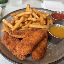 Children's menu: chicken strips and fries