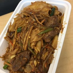China Garden - Beef Chow Fun (Wide Flat Noodle)