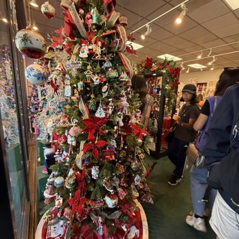 The Holiday Shoppe - Christmas ornaments - Holiday Decorations Near Me - Sausalito, California The Holiday Shoppe - Christmas ornaments - Holiday Decorations Near Me - Sausalito, California