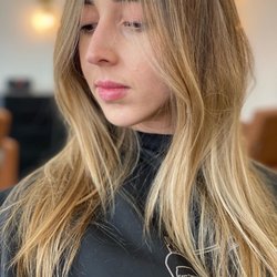 Mane Style House - Blonde with tossled layers