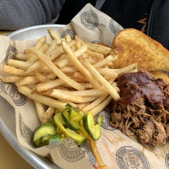 Del's Hideout - Pulled pork plate - Barbeque Near Me - San Diego, California