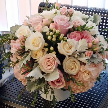 Coral Path Designs - Such a beautiful flower arrangement and it smells amazing! - Florists Near Me - Burbank, California Coral Path Designs - Such a beautiful flower arrangement and it smells amazing! - Florists Near Me - Burbank, California