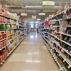 Hannaford Supermarket - Hannaford Livingston NY. Small store, clean and well kept.