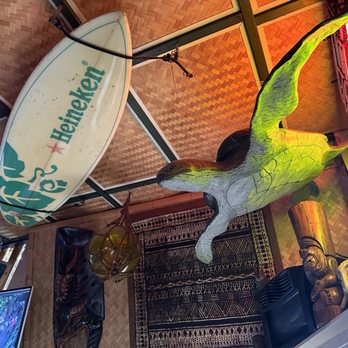 Arnold's Beach Bar & Grill - Inside - Dive Bars Near Me - Honolulu, Hawaii