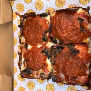 Bricksworth Beer Co - Pepperoni and mushroom pizza - Brewpubs Near Me - Minneapolis, Minnesota Bricksworth Beer Co - Pepperoni and mushroom pizza - Brewpubs Near Me - Minneapolis, Minnesota