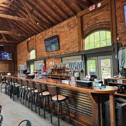 Coldwater Mountain Brewpub - The bar