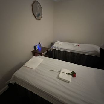 Sunshine Day Spa - Couples massage room - Massage Near Me - Wheaton, Maryland