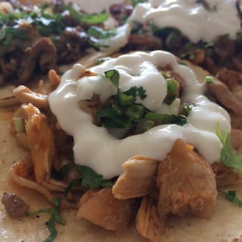 Taqueria El Pastorcito - Chicken tacos with sour cream - Mexican Near Me - Hayward, California Taqueria El Pastorcito - Chicken tacos with sour cream - Mexican Near Me - Hayward, California
