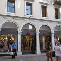 H&M - storefront