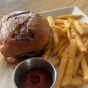 HidalGo Bistro - Cheeseburger - New American Near Me - Vista, California