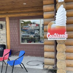Harfang des Neiges - Exit door showing brand of local ice cream used
