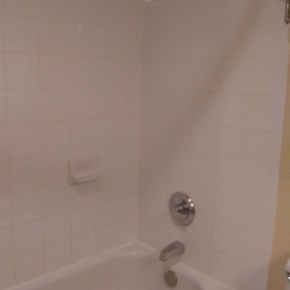 Holiday Inn - Shower. - Hotels Near Me - Laval, Quebec