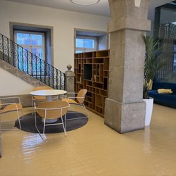 Regus Porto S. Bento - Lounge area