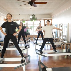 Lumos7 Pilates - Reformer: Side- Splits in Multi-Level Class